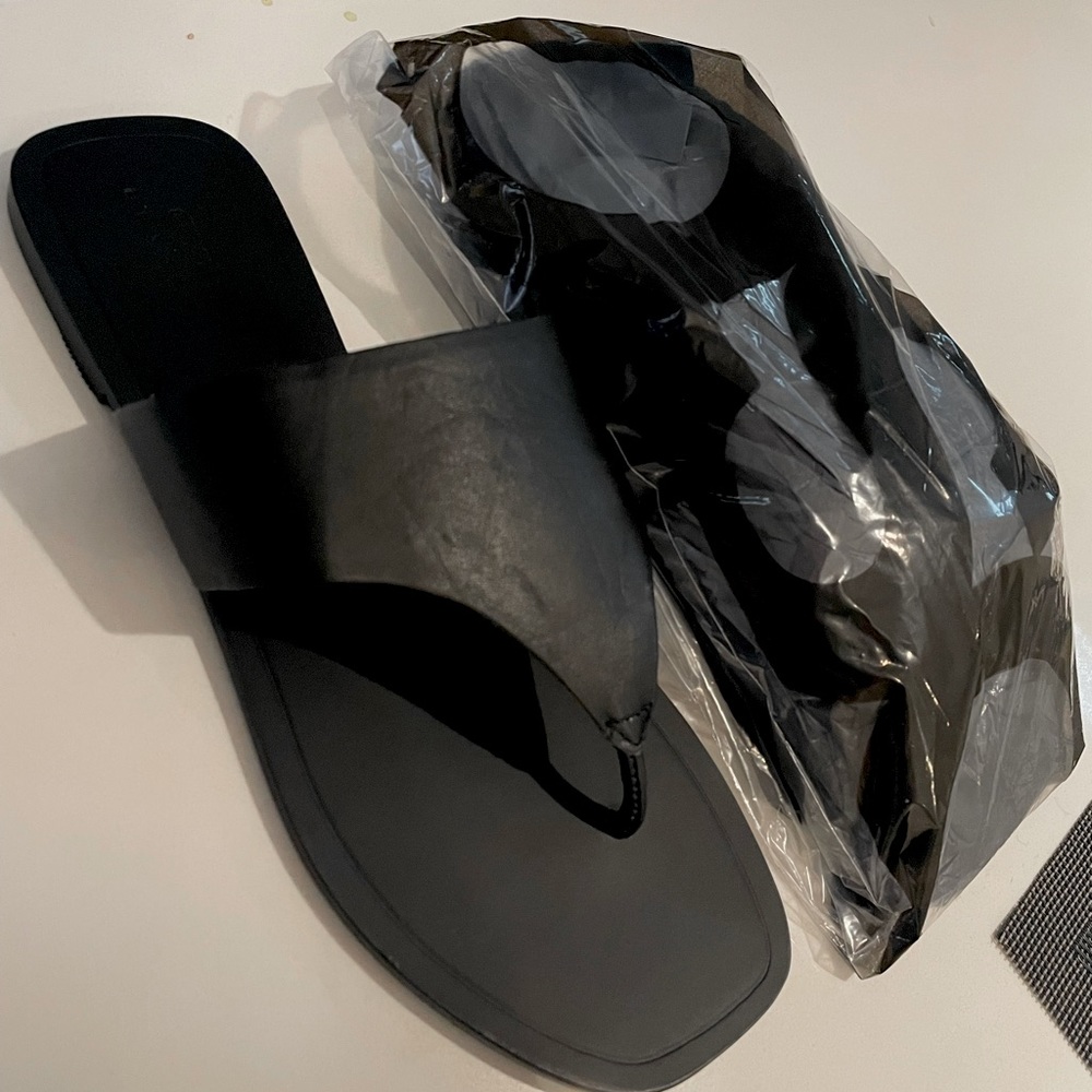 ASOS DESIGN Wide Fit Folly leather toe thong sandals in black
